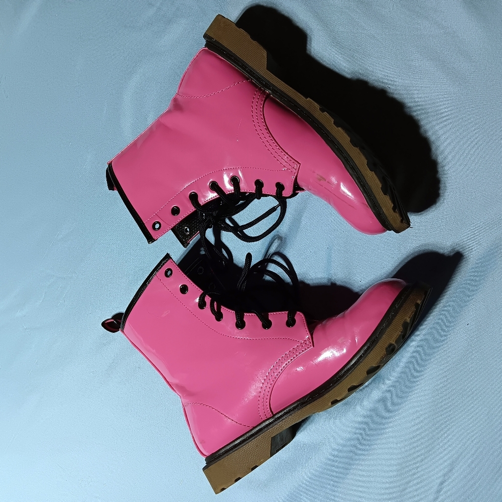 Vintage 2000s Y2K No Boundaries Pink women's combat boots, size 10